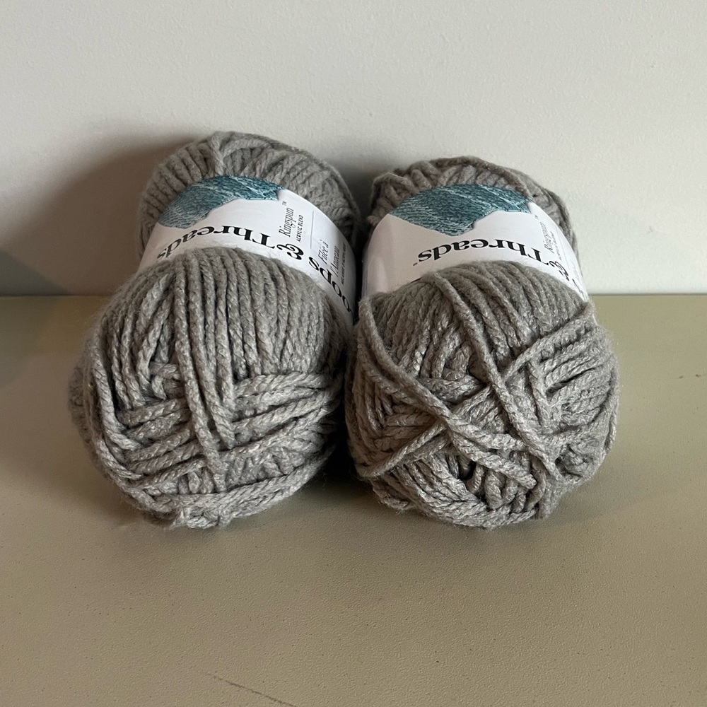 Loops & Threads Ringspun Yarn in Drizzle - Picture 2 of 6
